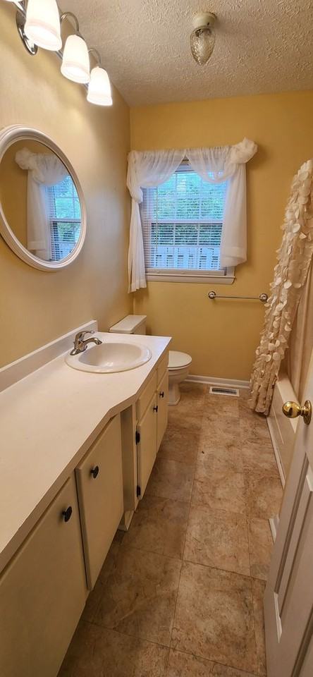 11200 Southgates Dr - Photo 7 of 8