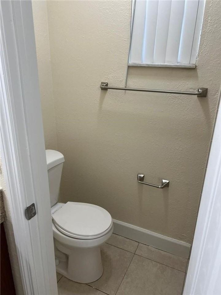 9 Ne 44th St #9 - Photo 2 of 15