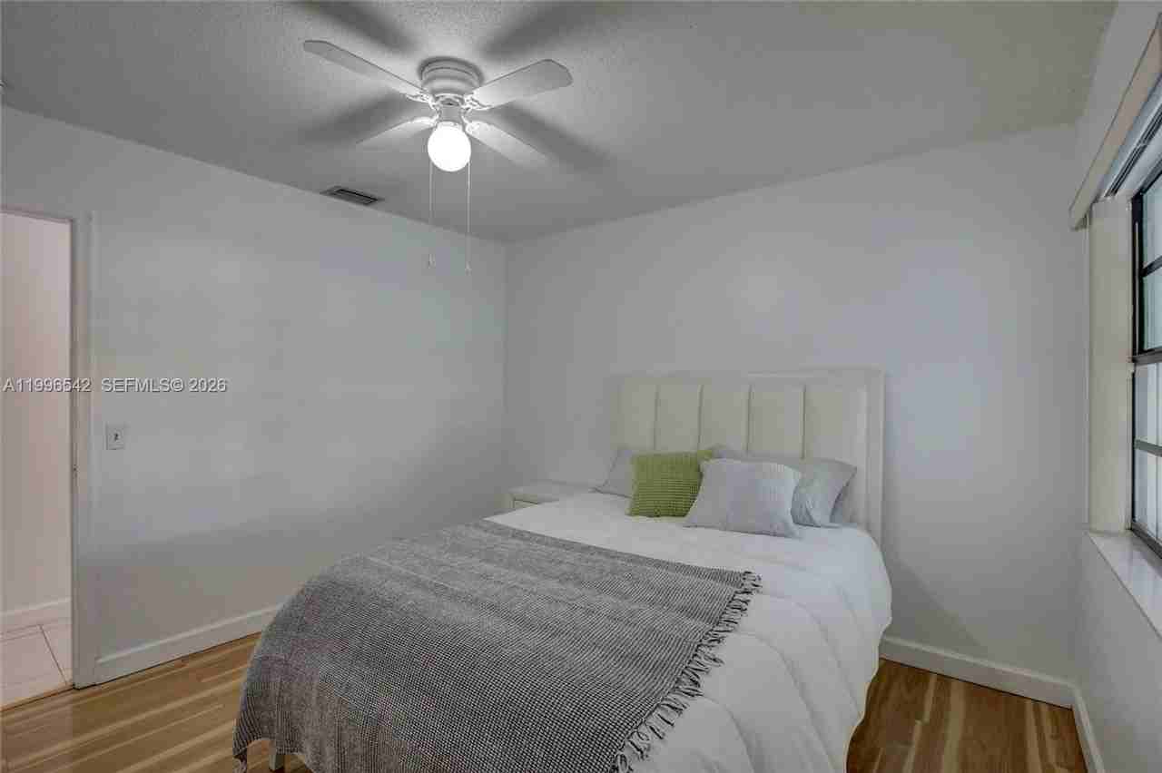 418 Se 4th St #418 - Photo 7 of 13