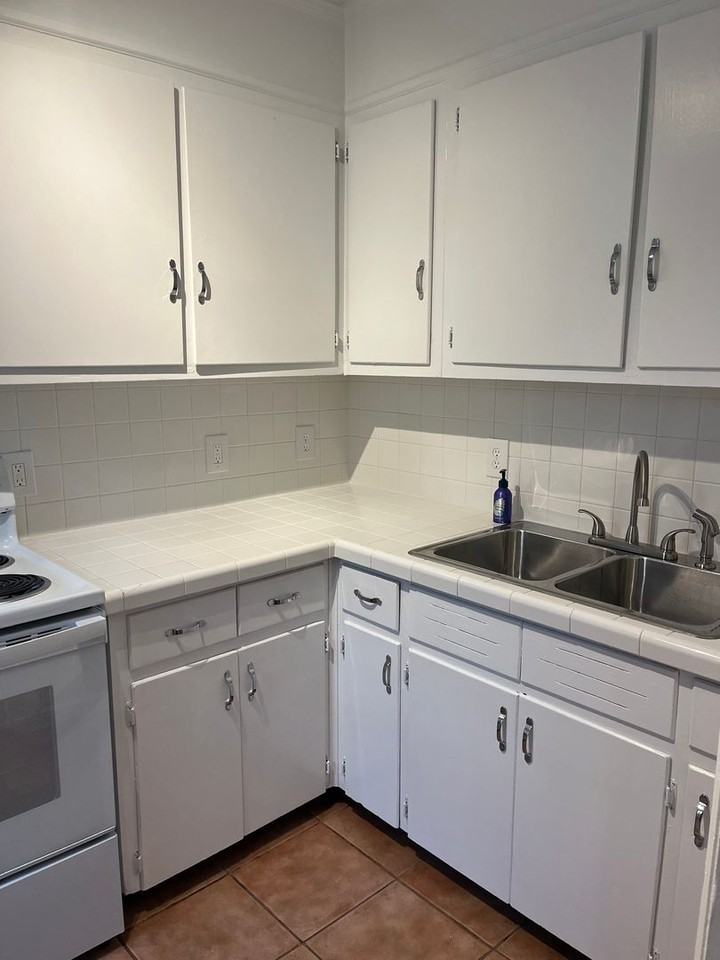 2940 Oleander Dr - Photo 3 of 11