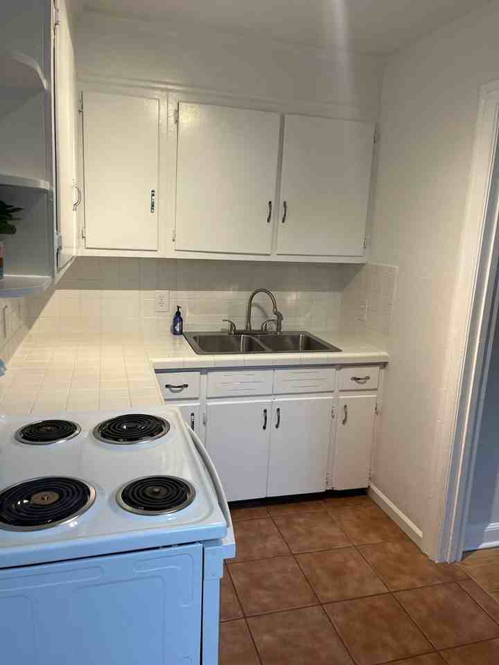 2940 Oleander Dr - Photo 4 of 11