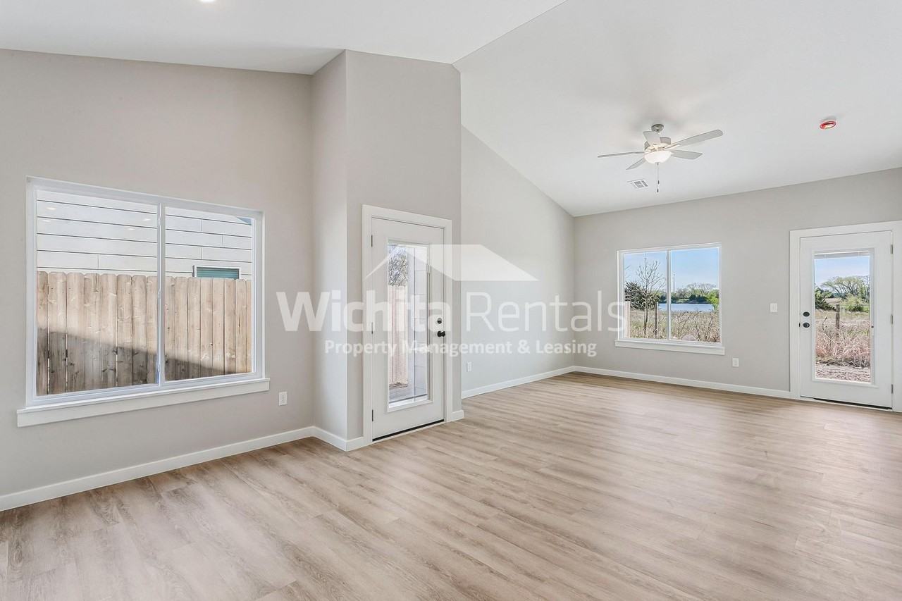 3810 S Bluelake St - Photo 2 of 14