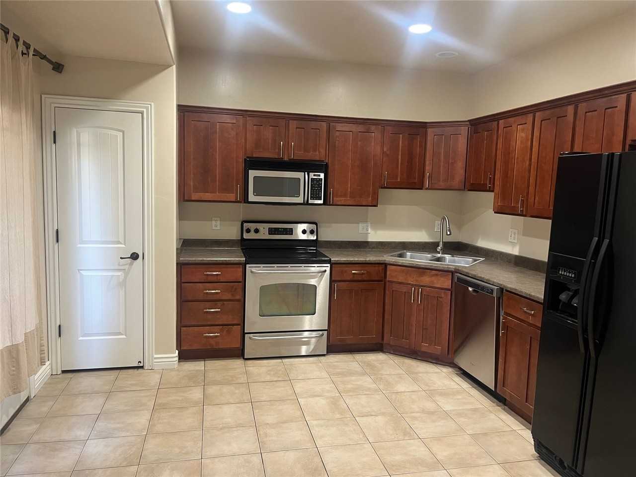 644 E Shadow View Ln - Photo 2 of 10