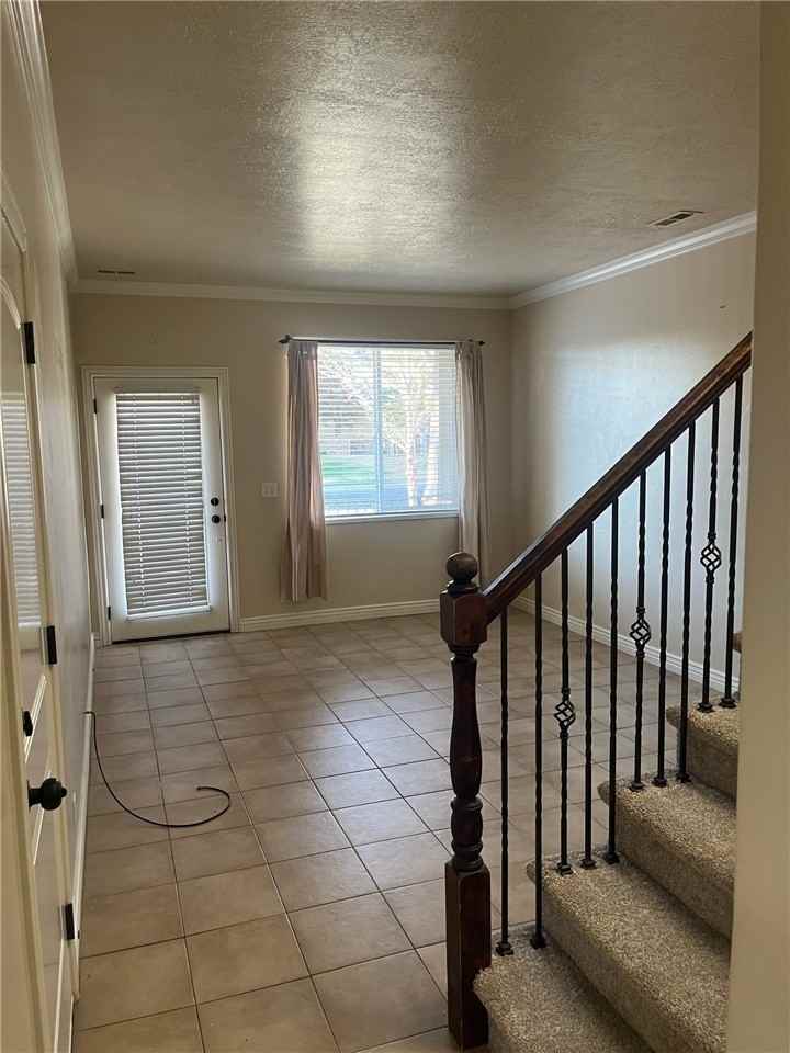 644 E Shadow View Ln - Photo 4 of 10