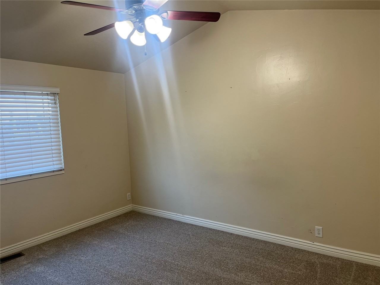644 E Shadow View Ln - Photo 5 of 10