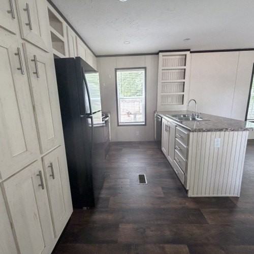 104 Robin Dr - Photo 4 of 24