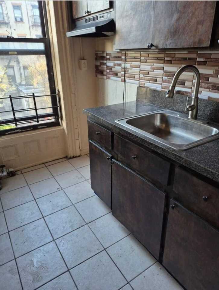 179 Hart St - Photo 3 of 7