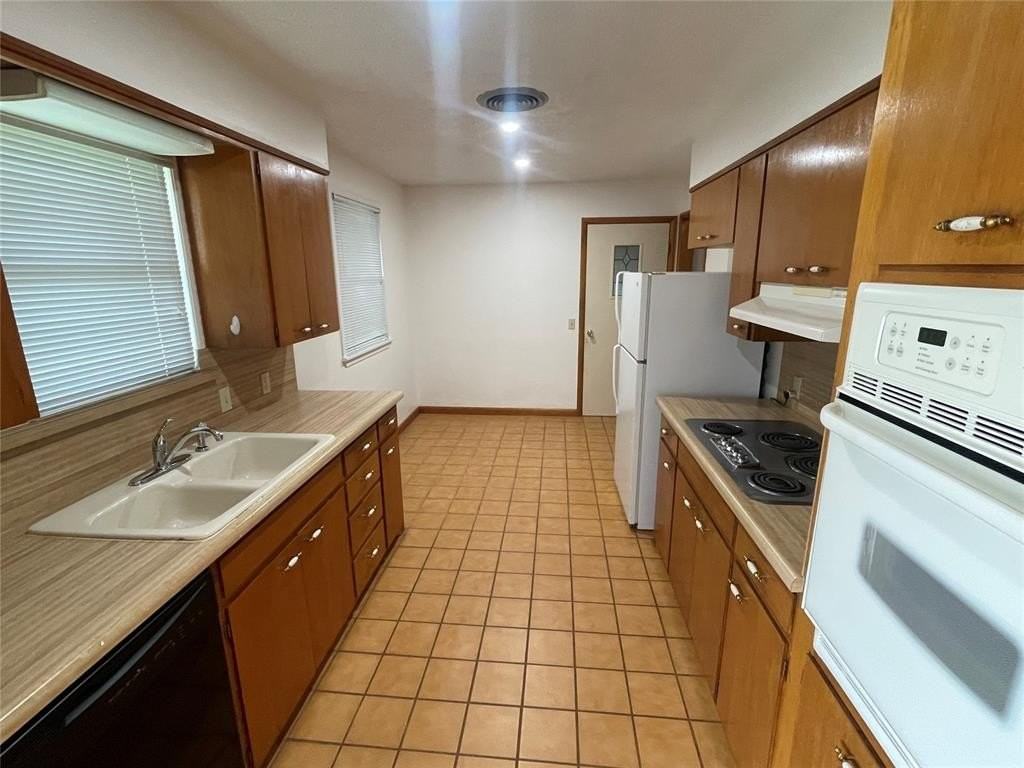 817 E Kee St - Photo 2 of 8
