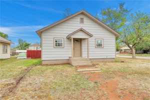 featured image of 301 N 9th St