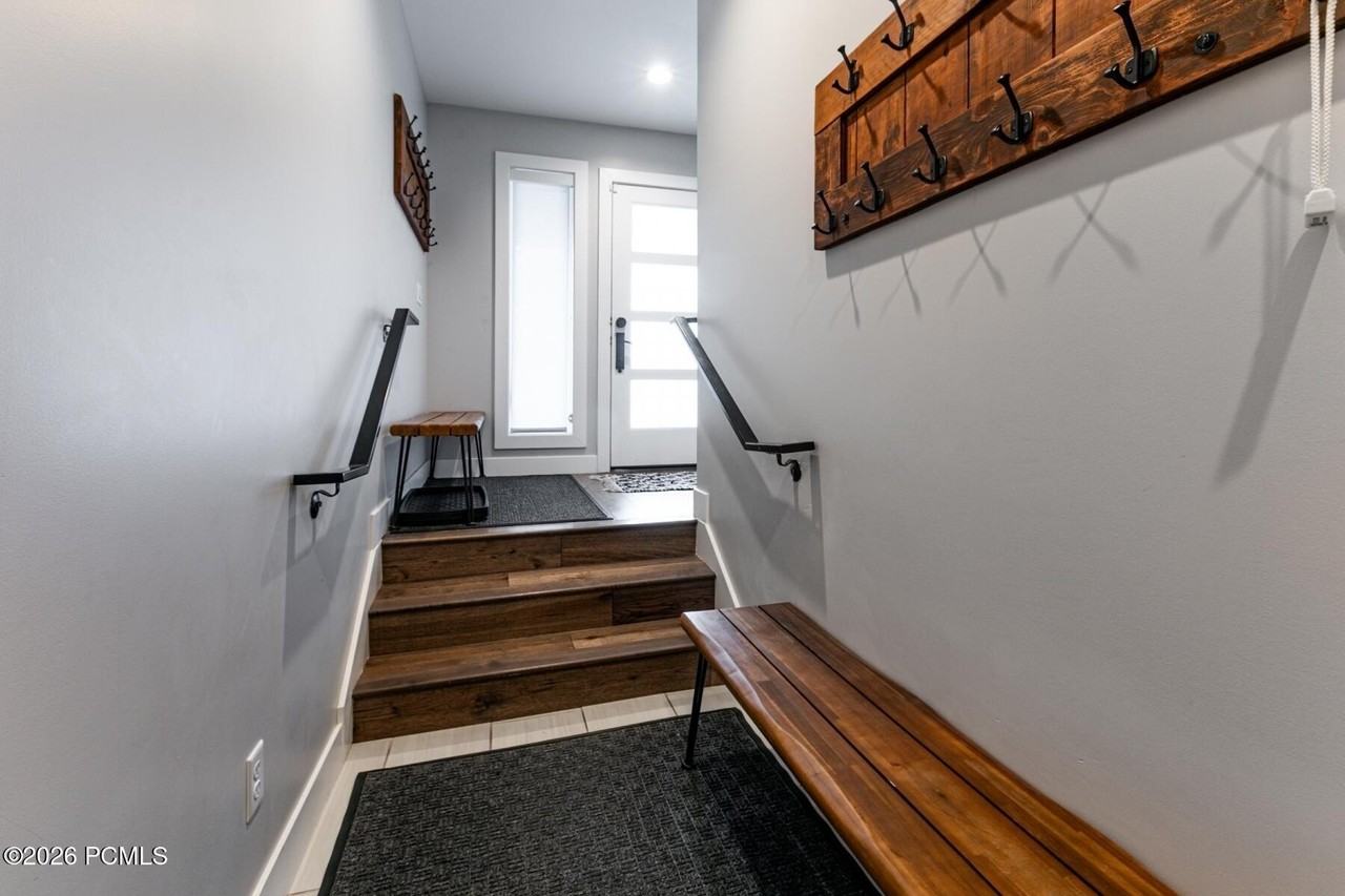 765 E Miner Way - Photo 3 of 33