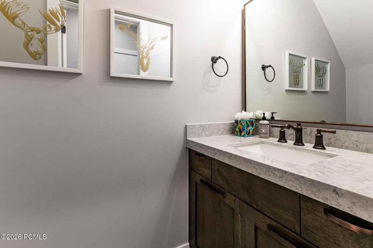 765 E Miner Way - Photo 4 of 33