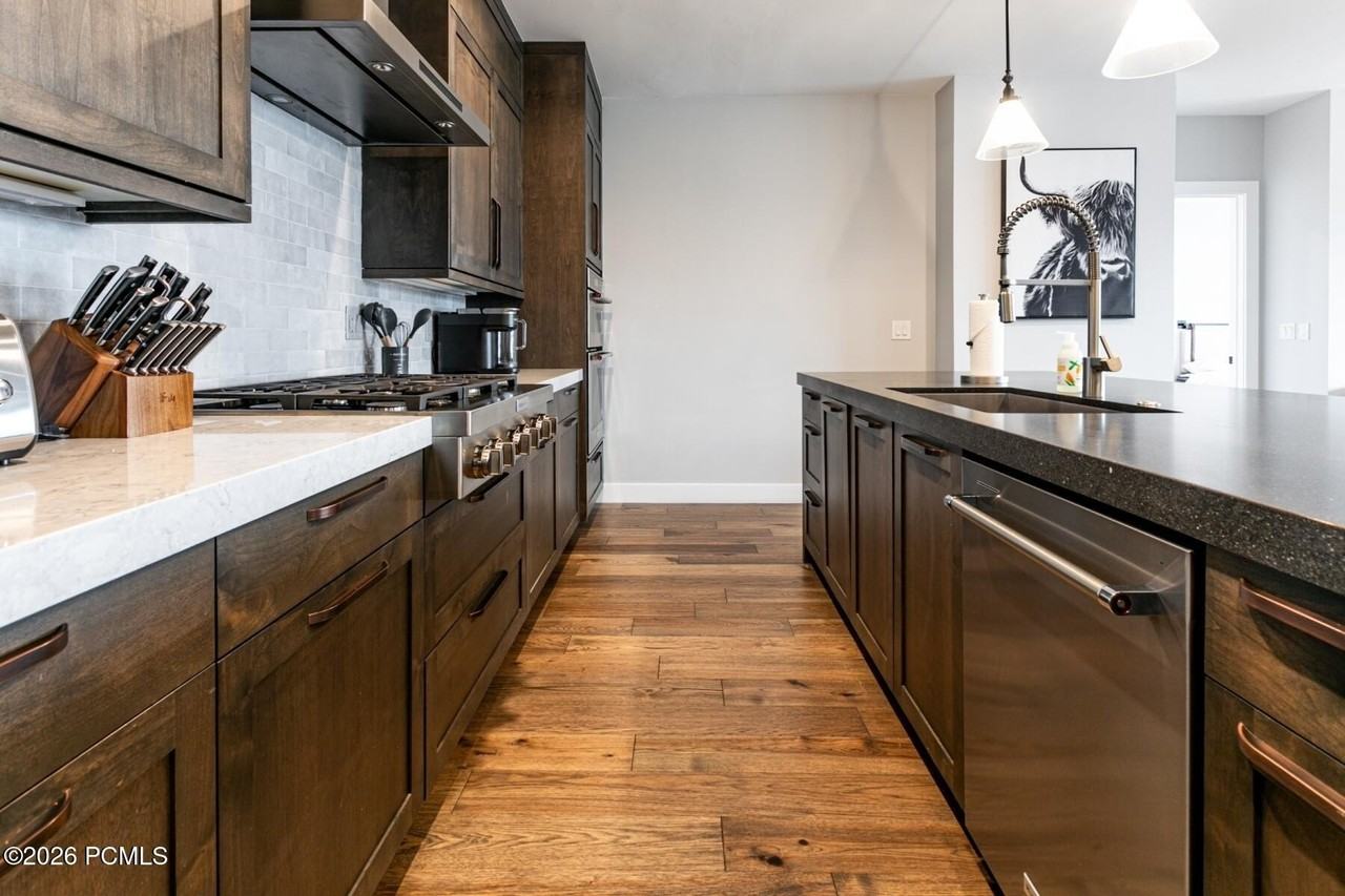 765 E Miner Way - Photo 6 of 33