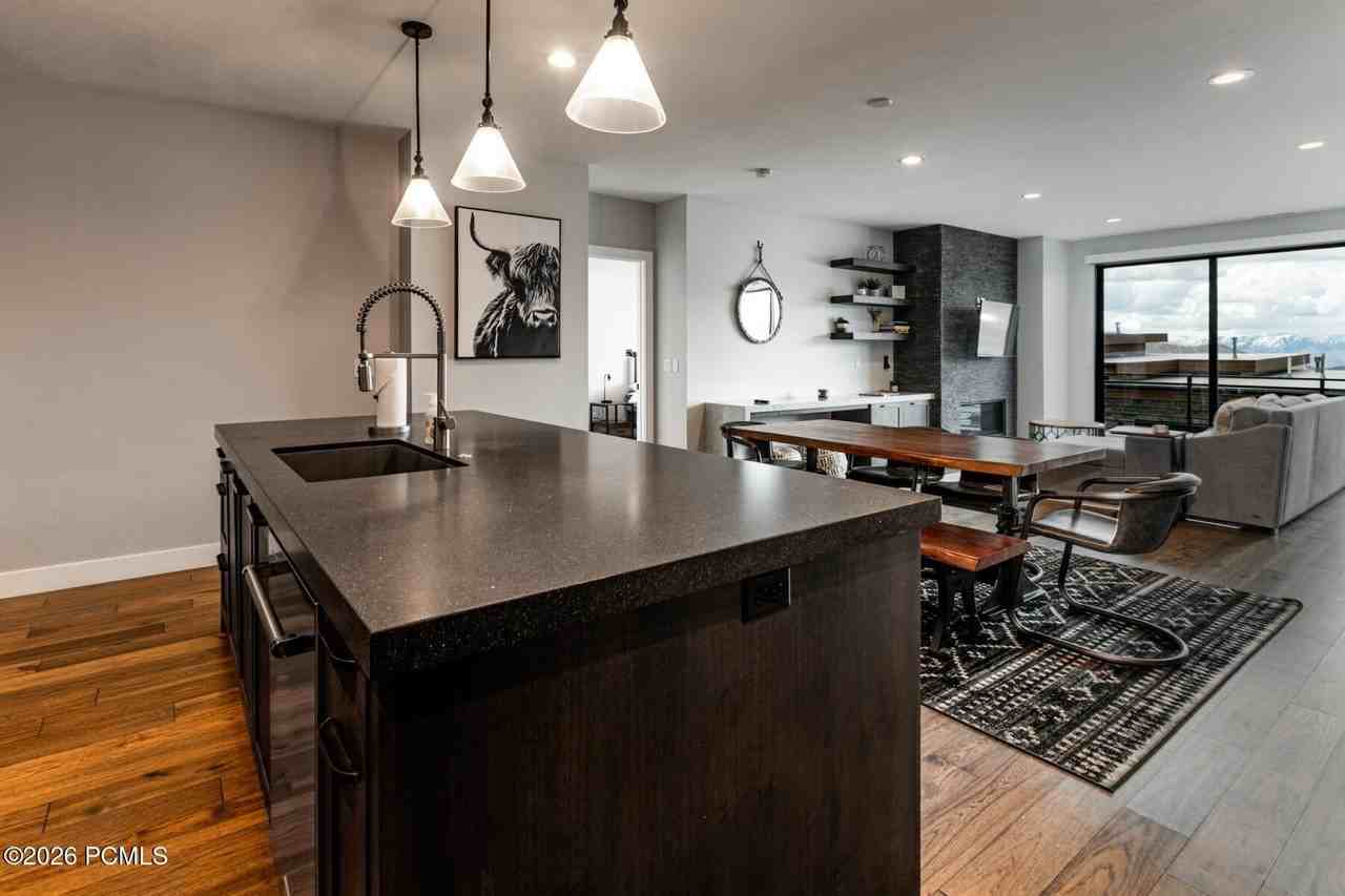 765 E Miner Way - Photo 7 of 33