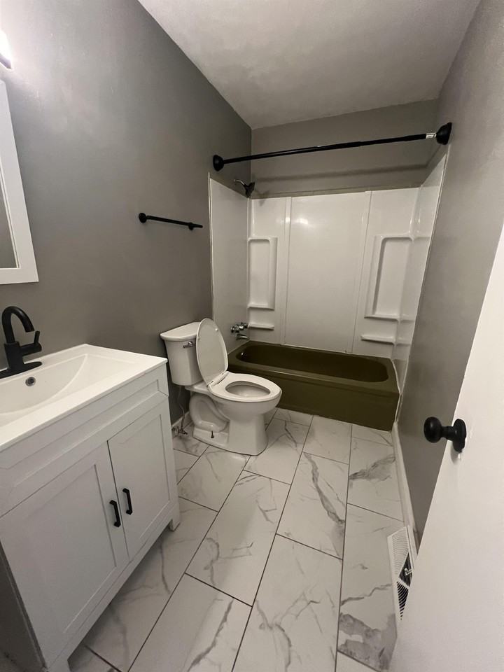 870 Mansard Square Dr #870th - Photo 2 of 6