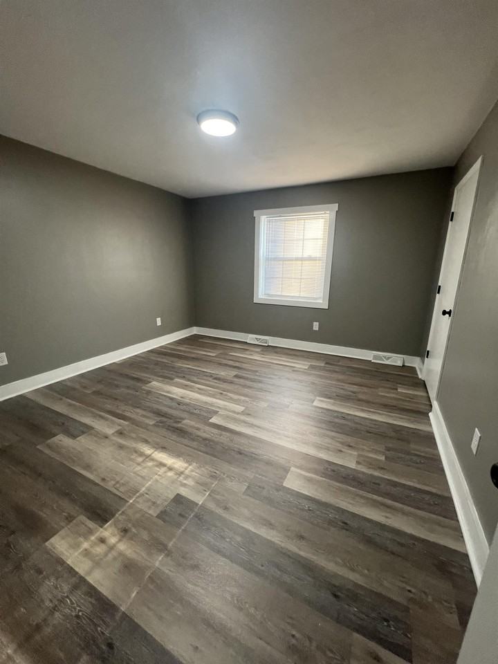 870 Mansard Square Dr #870th - Photo 3 of 6