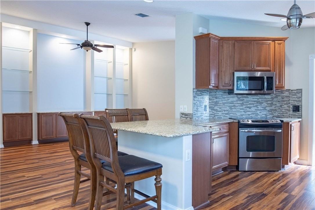 5009 Corsica Sq - Photo 7 of 34