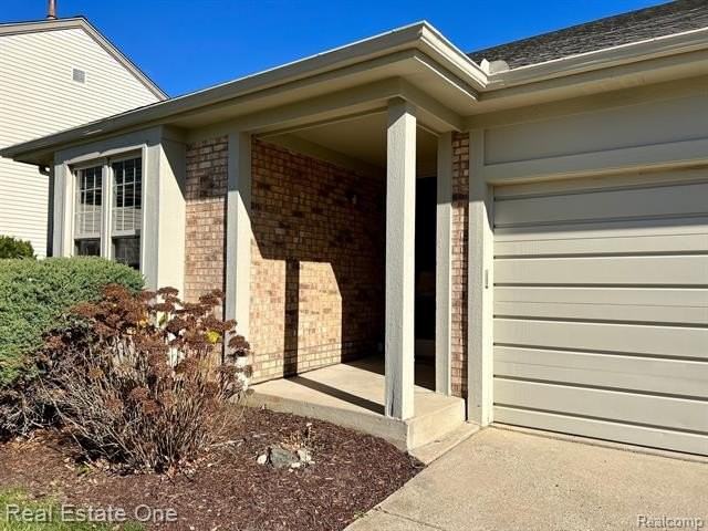 1629 Glenbrooke Ct - Photo 2 of 29