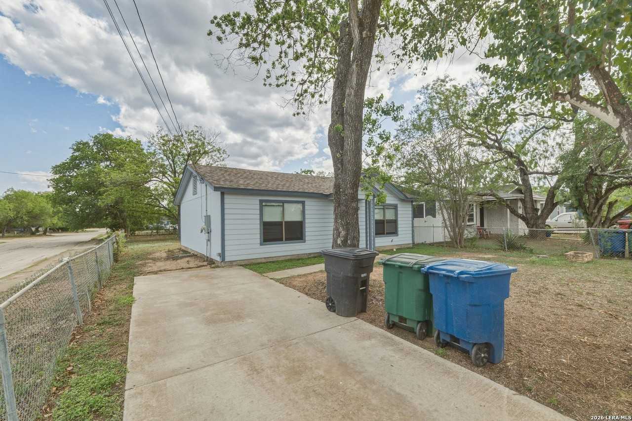 402 Tedder St - Photo 2 of 19