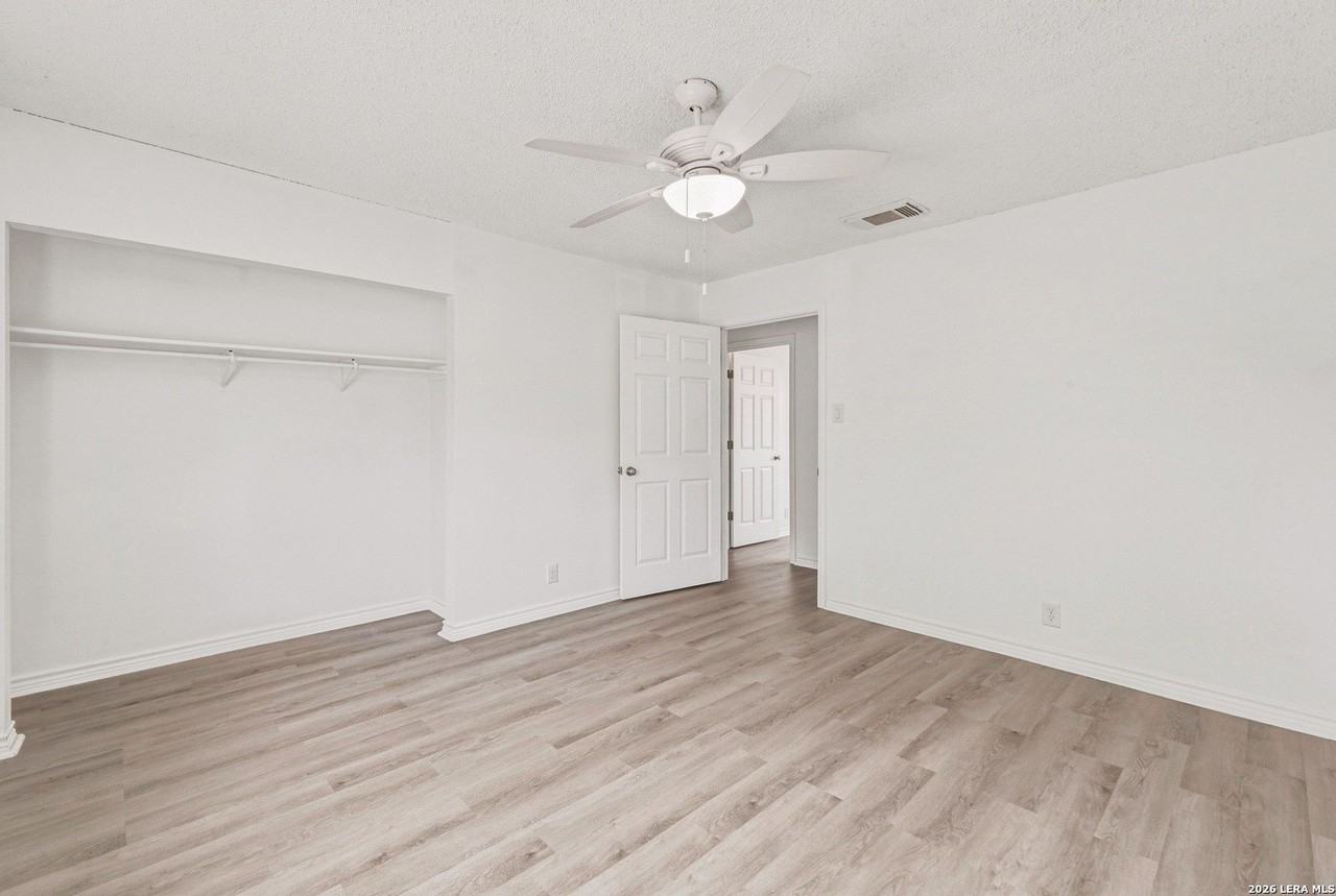 402 Tedder St - Photo 6 of 19