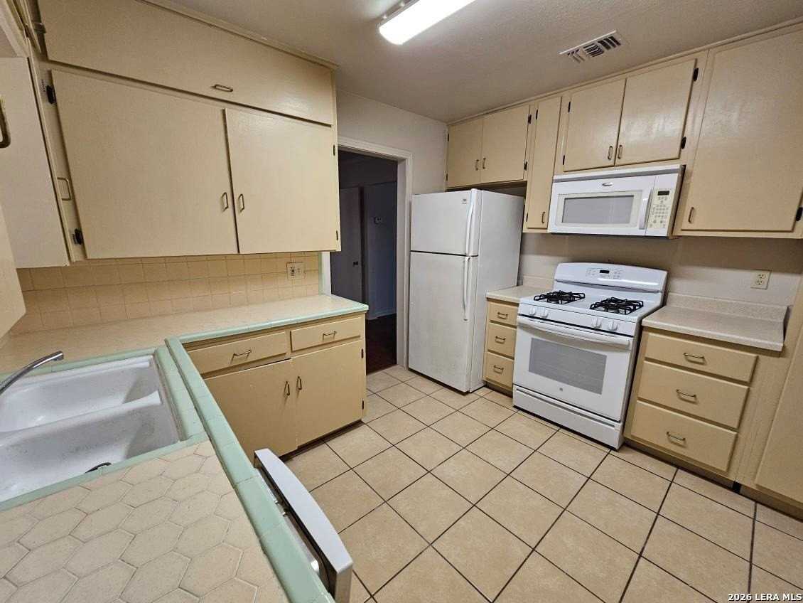 217 E Lullwood Ave #2 - Photo 4 of 10