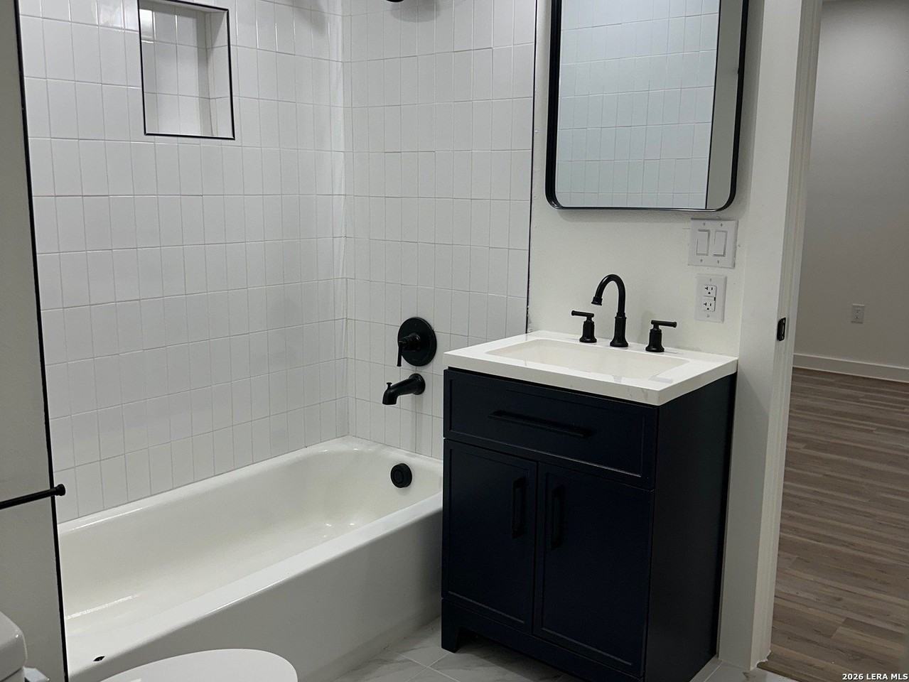 1418 Essex St - Photo 4 of 9