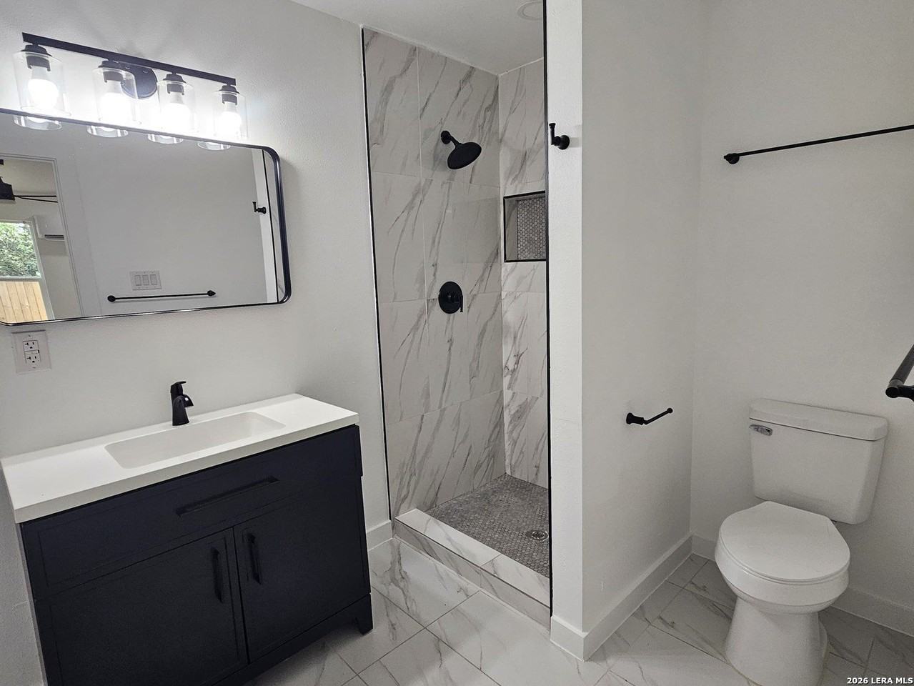 1418 Essex St - Photo 5 of 9