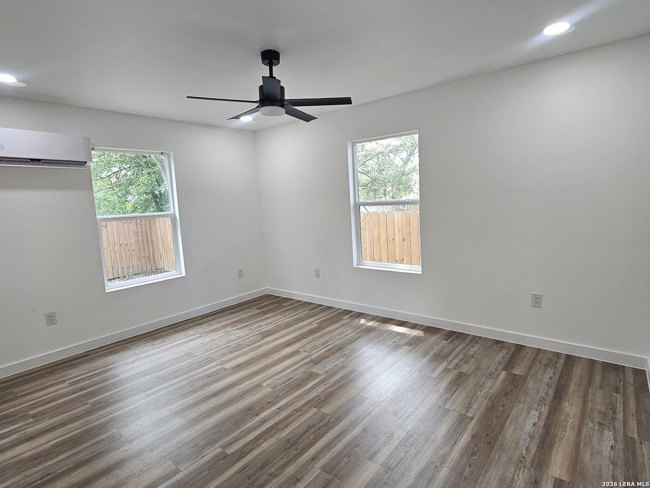 1418 Essex St - Photo 6 of 9