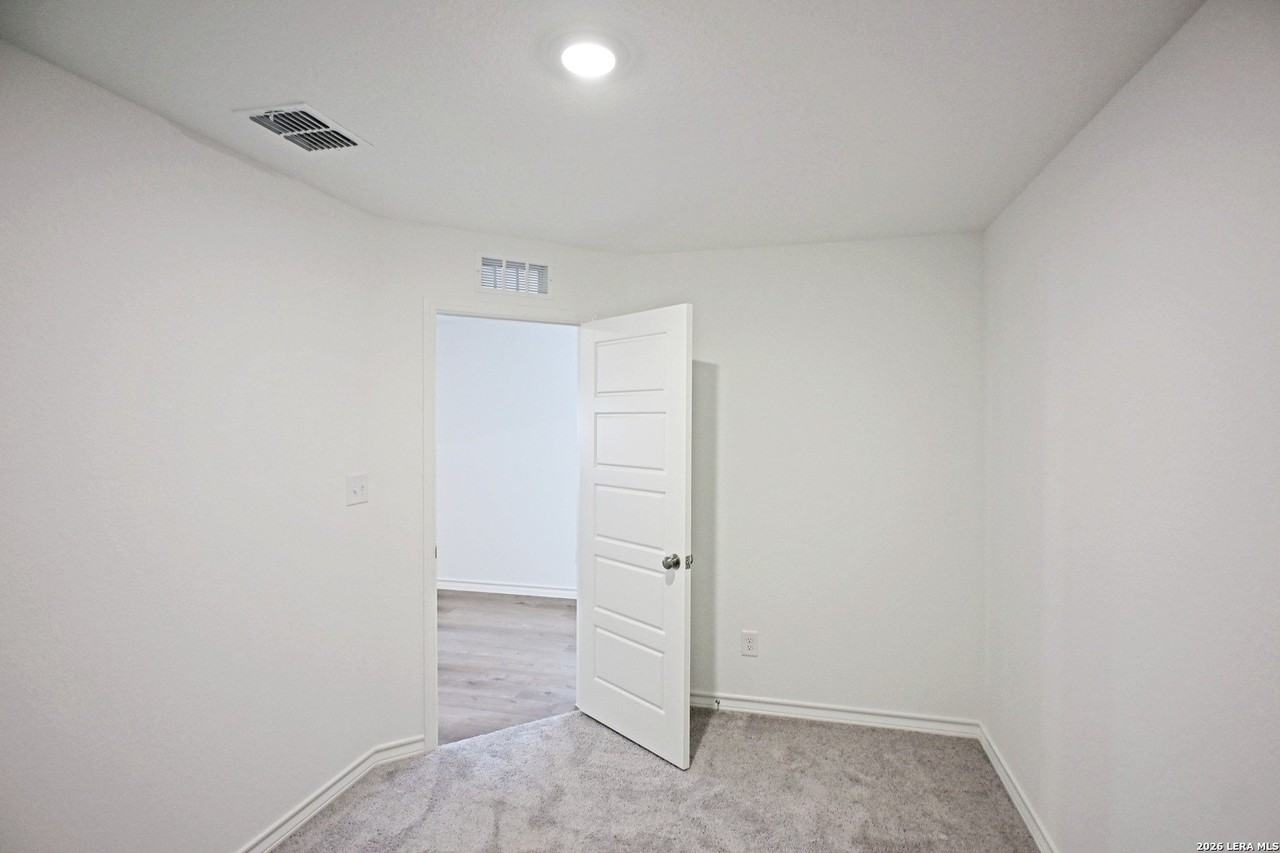 951 Bluegrass Pt - Photo 5 of 29