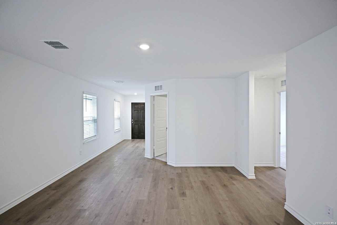951 Bluegrass Pt - Photo 7 of 29