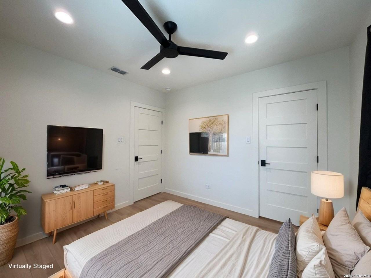 1722 S Saint Marys St #201 - Photo 6 of 27