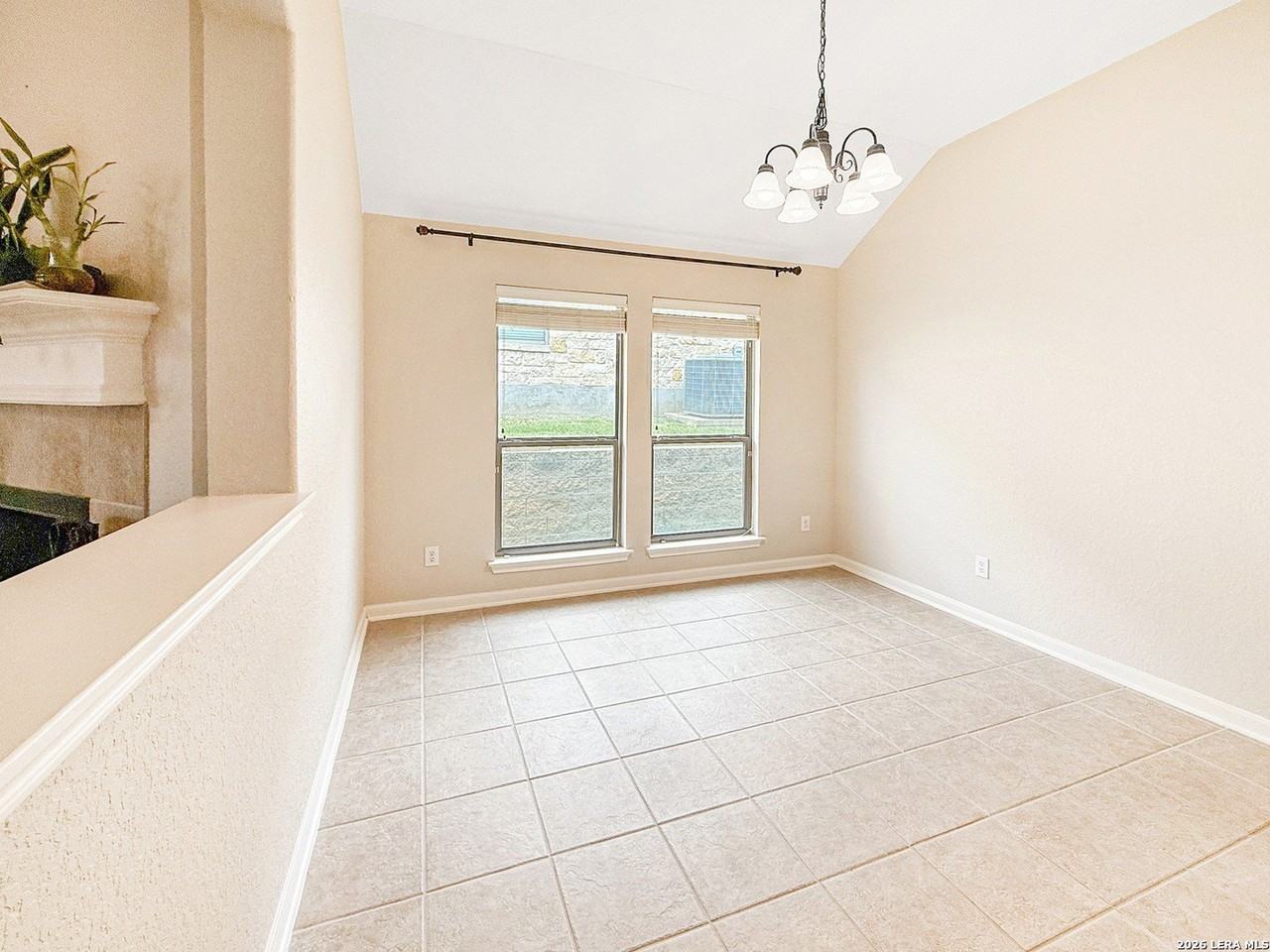 2209 Crary Mdw - Photo 4 of 34