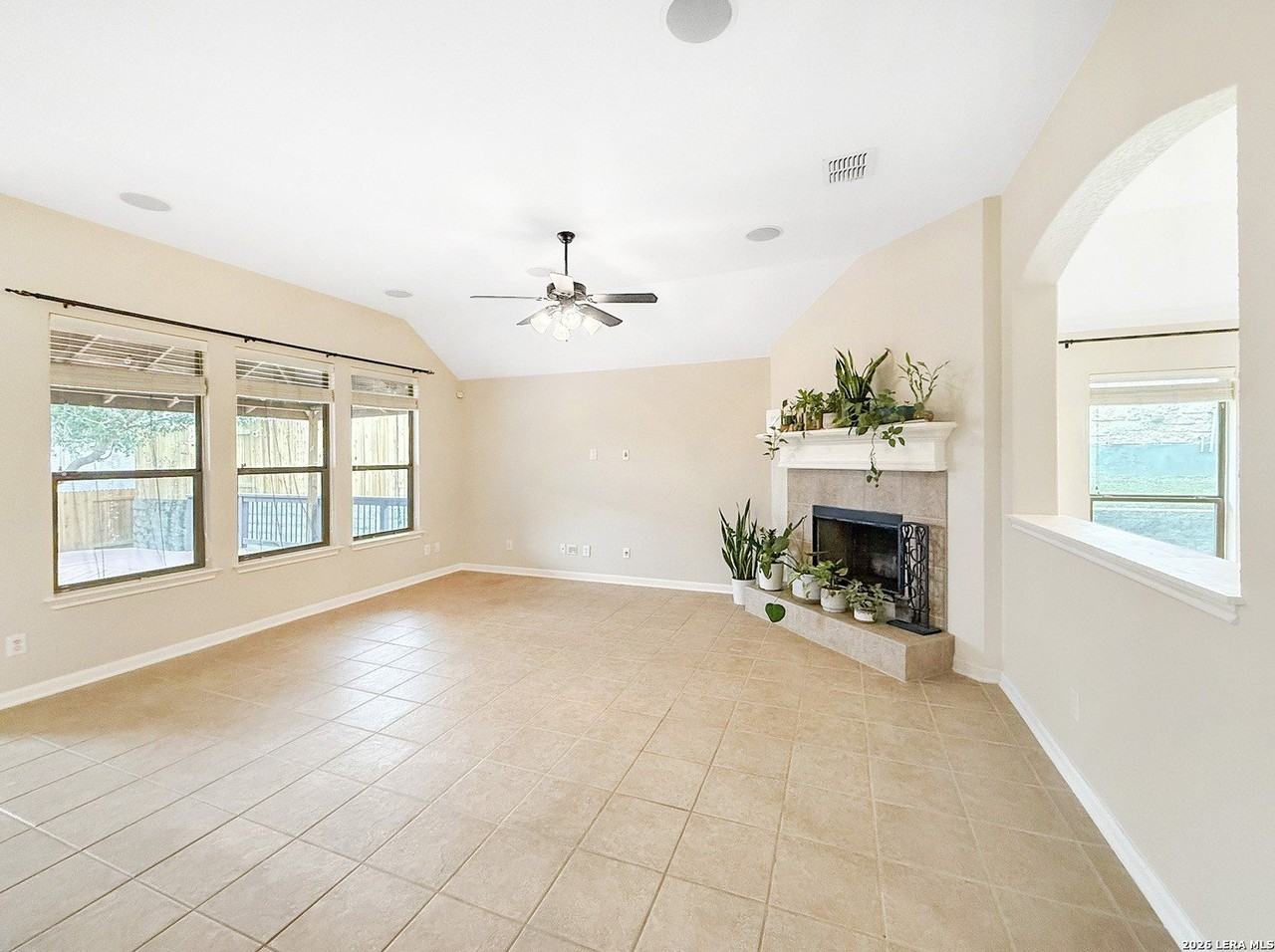 2209 Crary Mdw - Photo 5 of 34