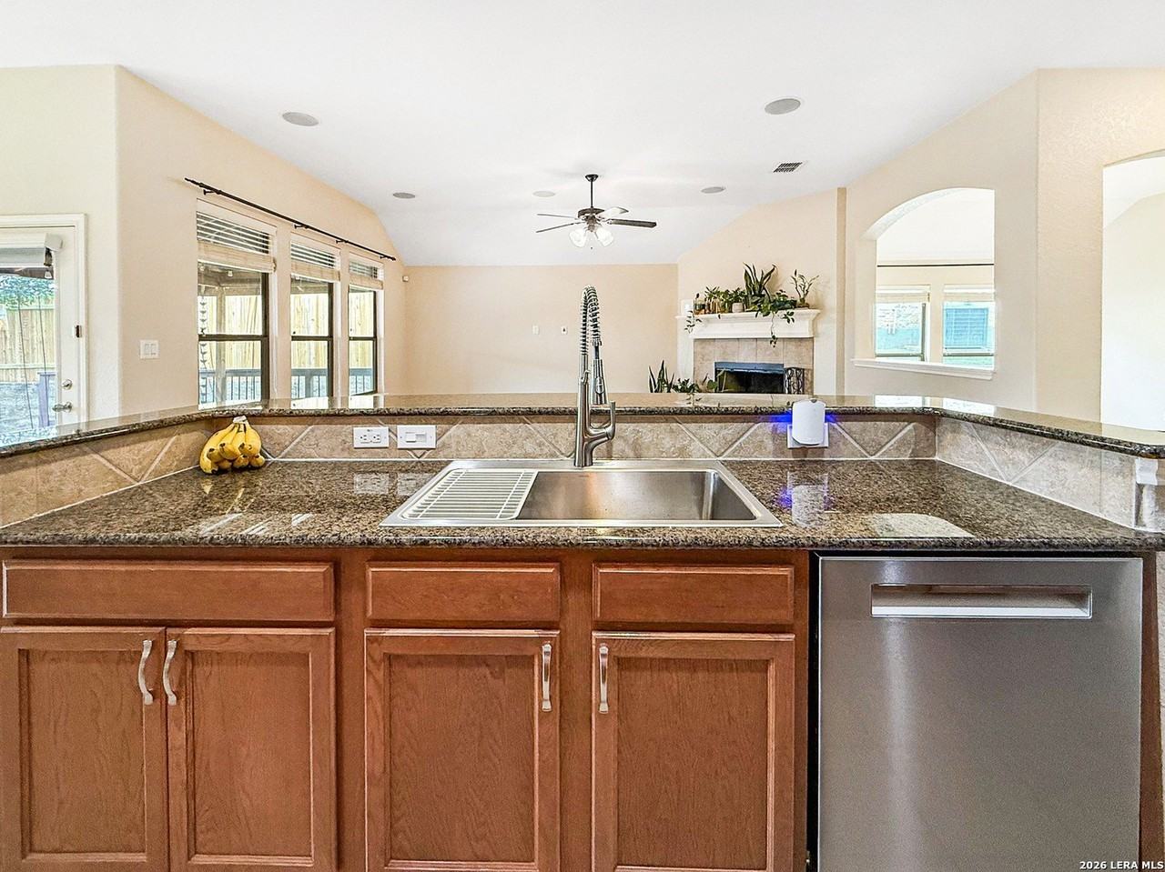 2209 Crary Mdw - Photo 7 of 34