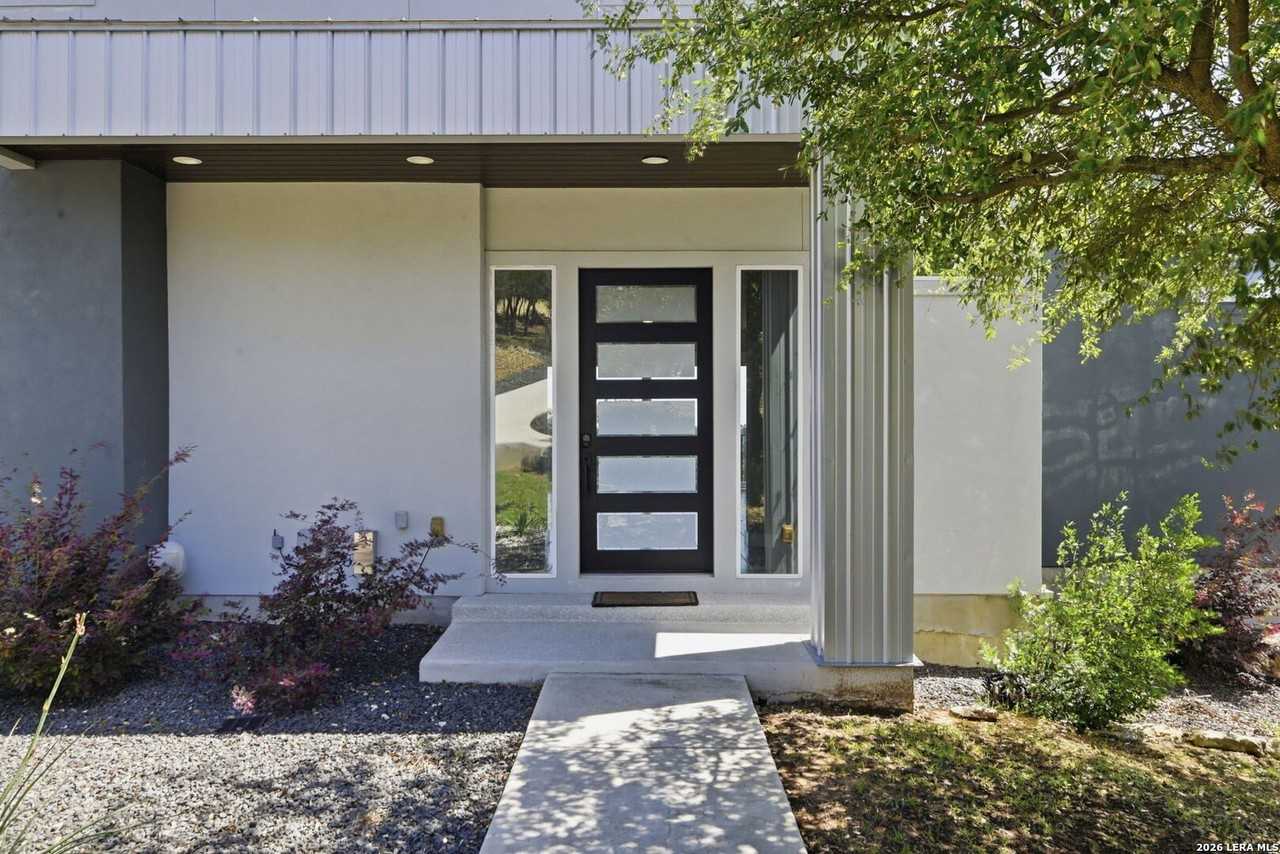 22817 Linwood Rdg - Photo 4 of 44