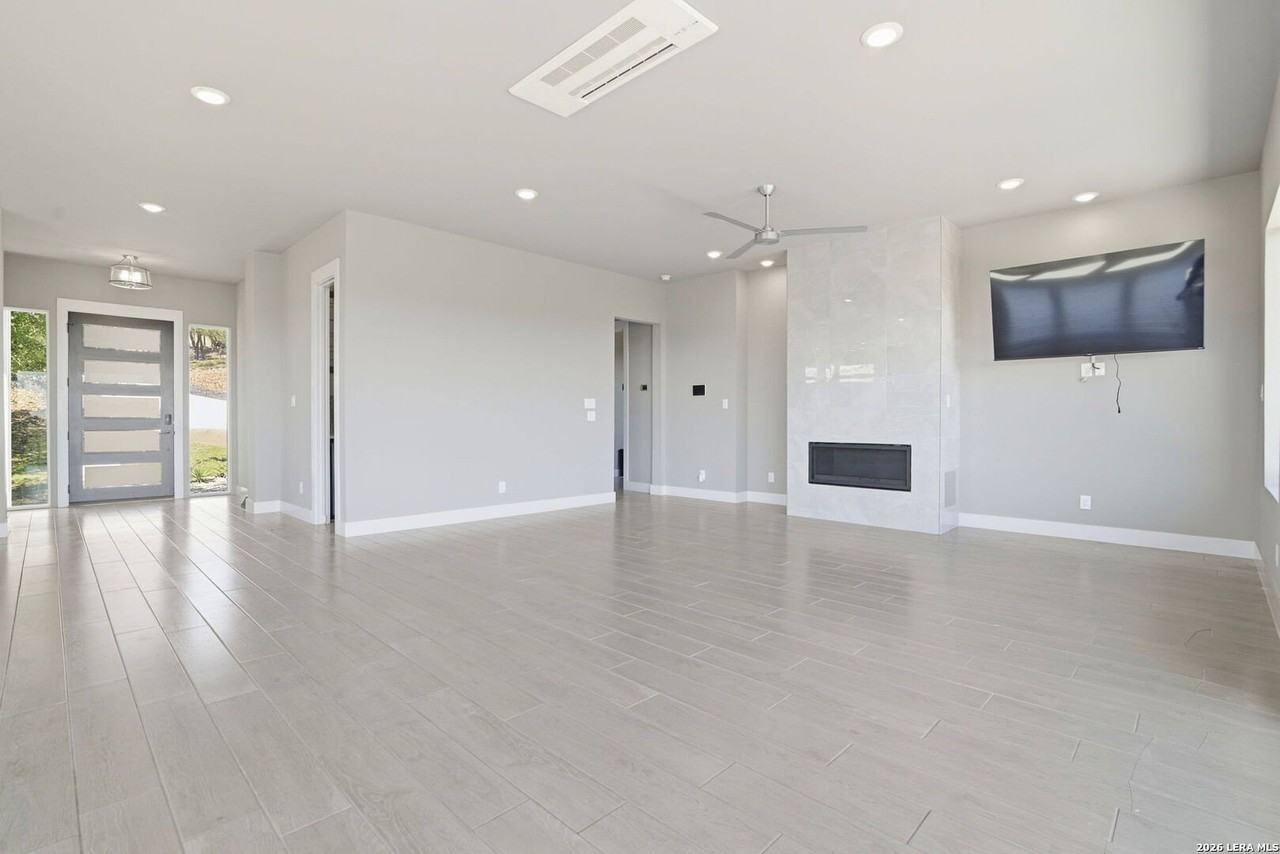 22817 Linwood Rdg - Photo 6 of 44