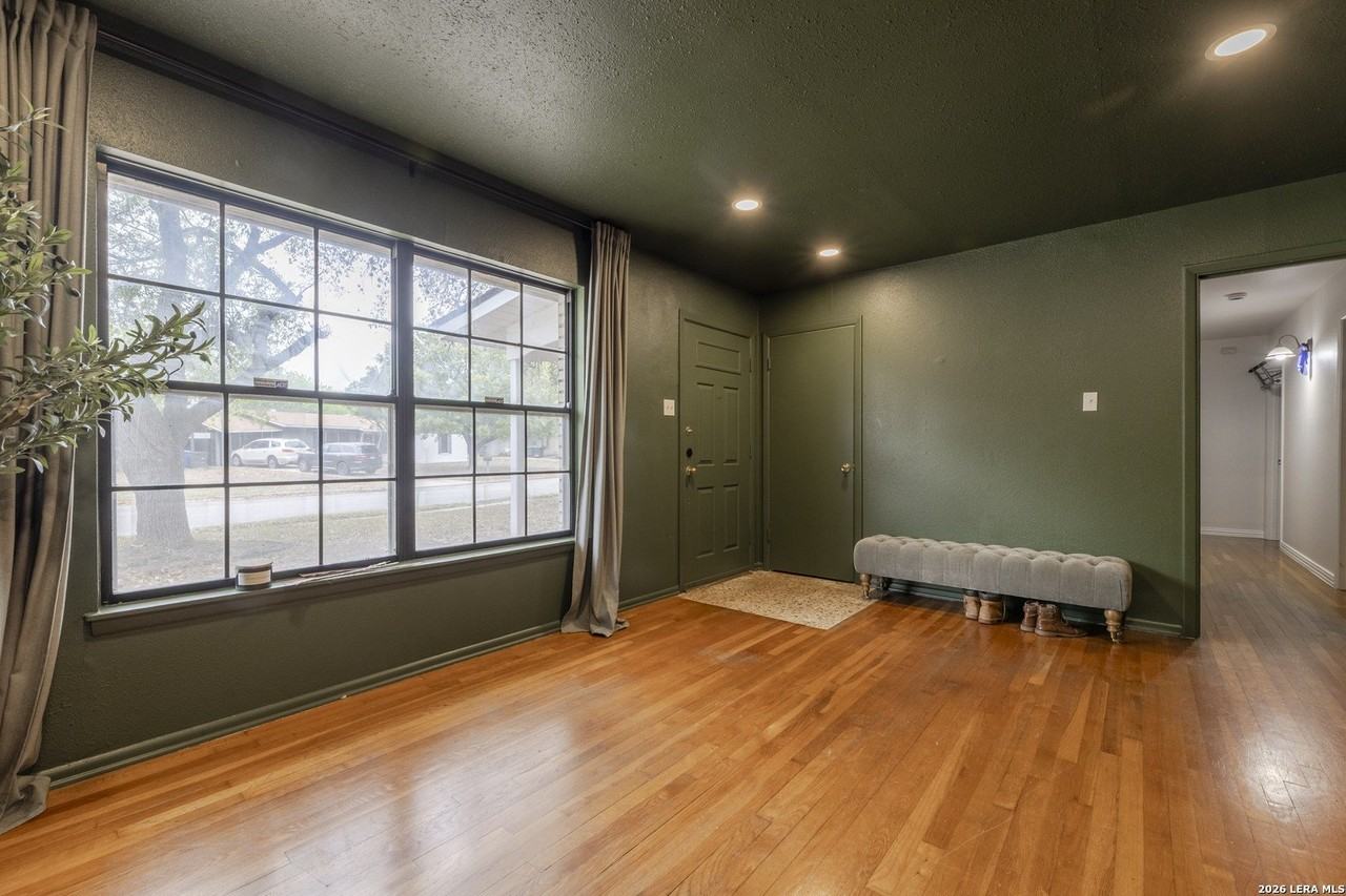 4526 Lyceum Dr - Photo 3 of 17