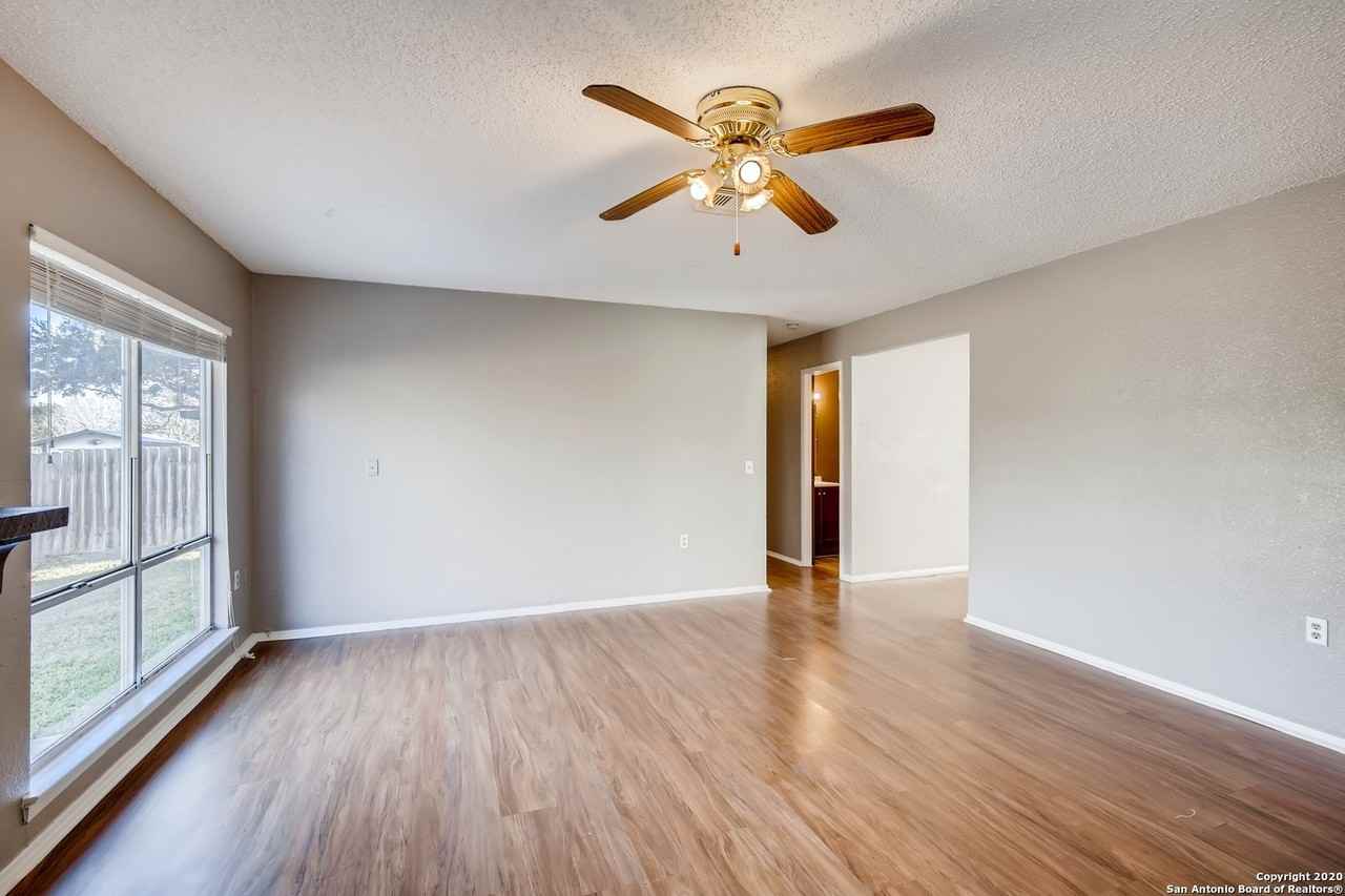 12923 Parton Ln - Photo 2 of 25