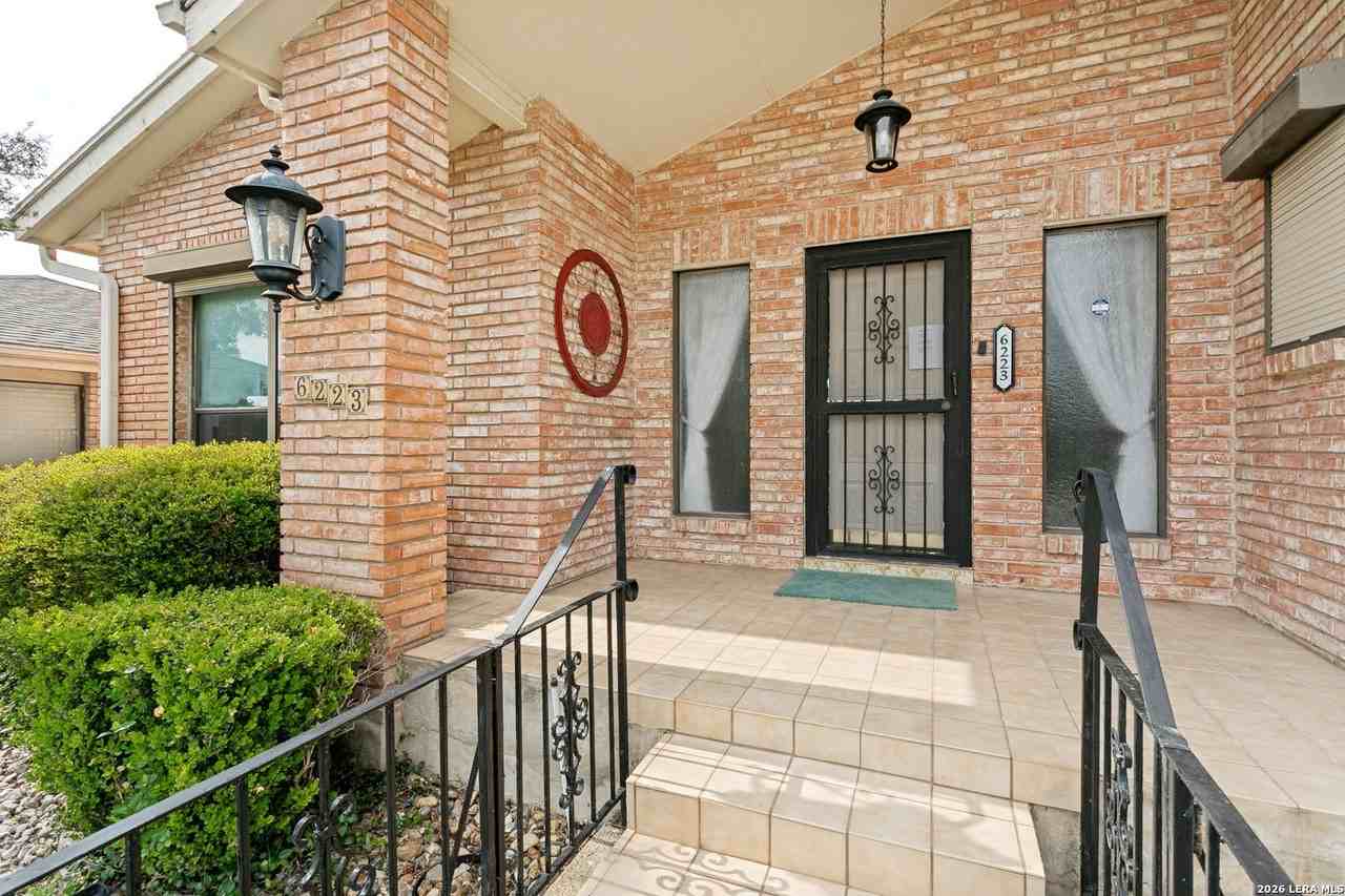 6223 Meadow Grv - Photo 3 of 25