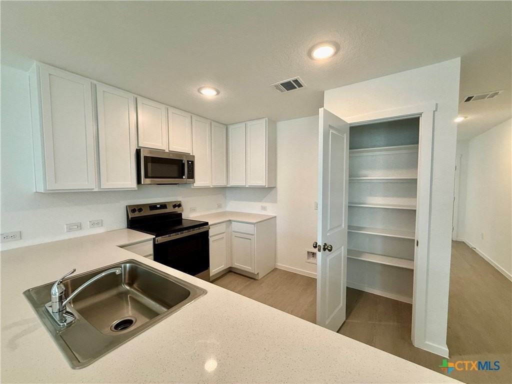 413 Moscato Rd - Photo 5 of 28
