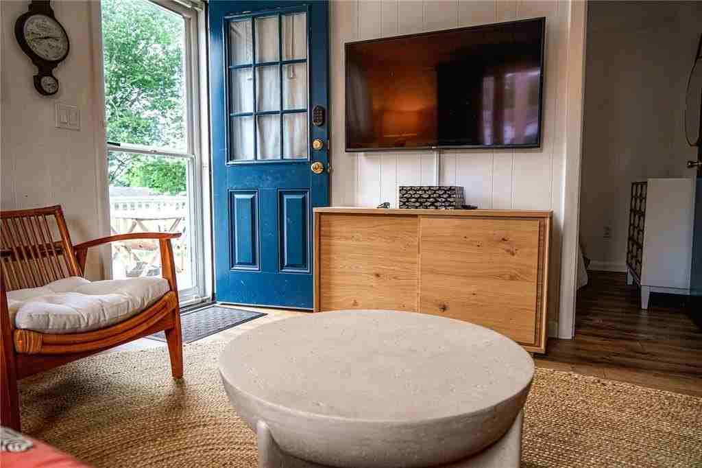 142 Renfrew Ave - Photo 2 of 22