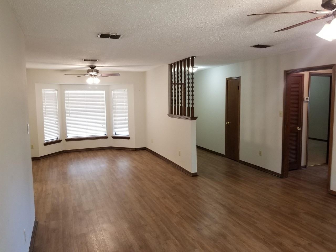 754 Silver Maple Dr - Photo 2 of 9