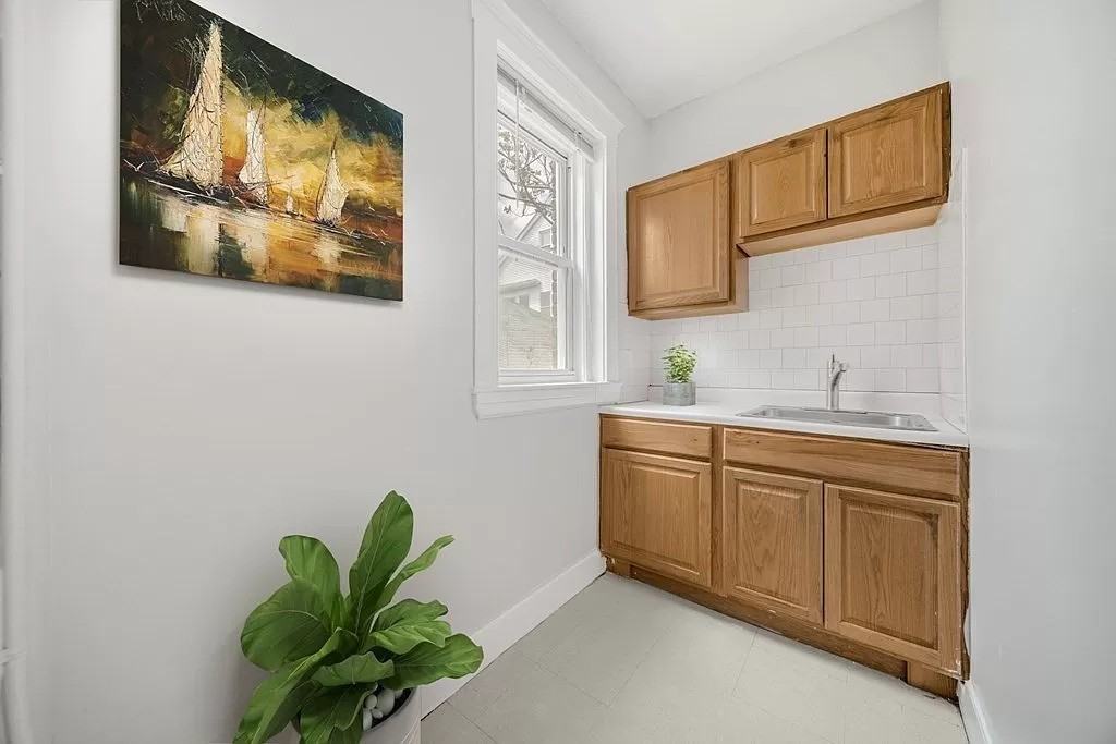 48 Clark Avenue48 Clark Avenue - 1L #1L - Photo 5 of 10