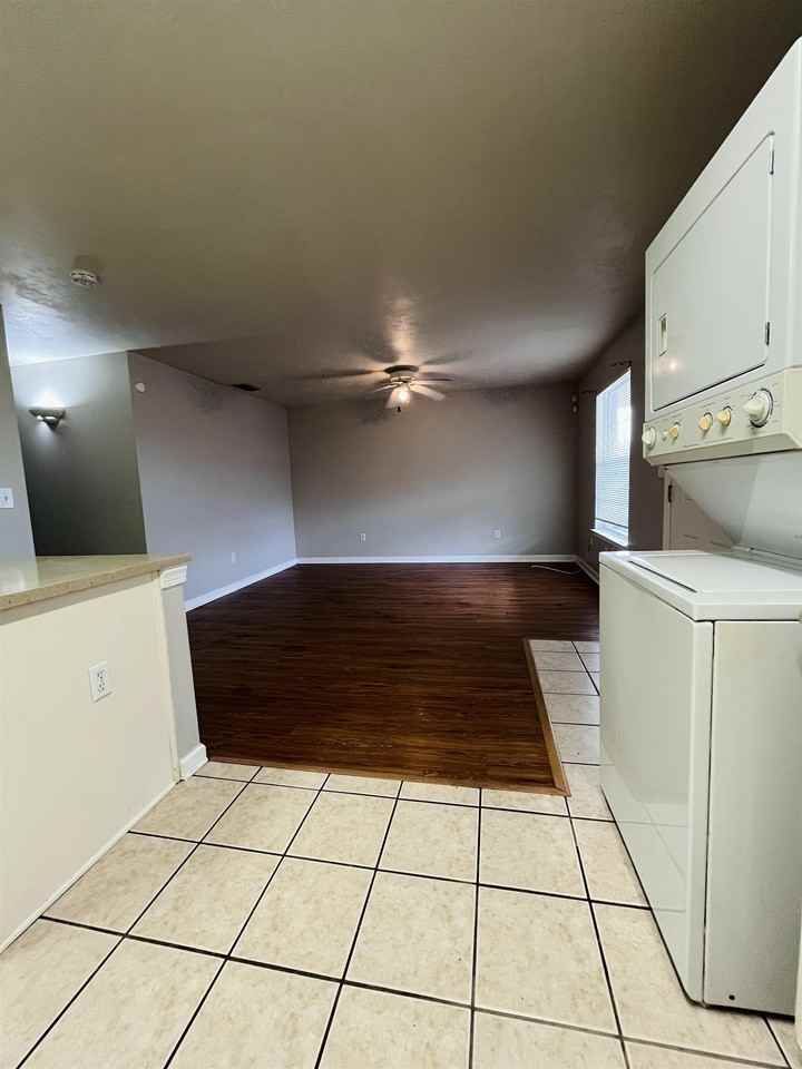 635 Palm Beach St #125 - Photo 3 of 11