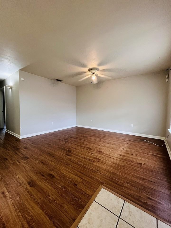 635 Palm Beach St #125 - Photo 4 of 11