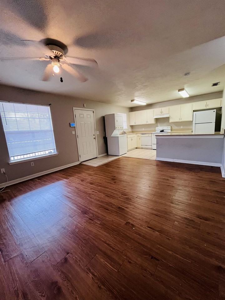 635 Palm Beach St #125 - Photo 5 of 11