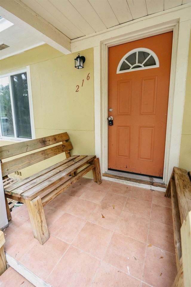216 Edwards St - Photo 3 of 38