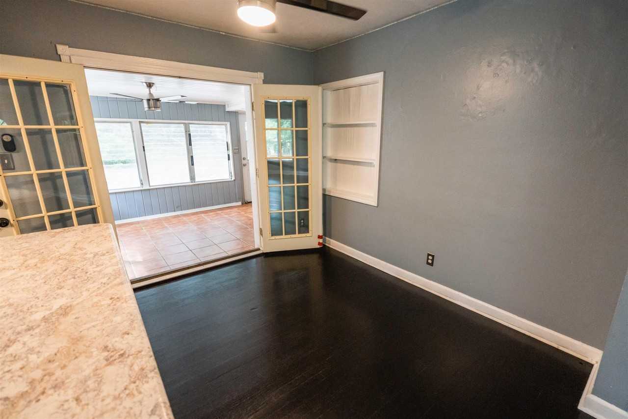 216 Edwards St - Photo 6 of 38