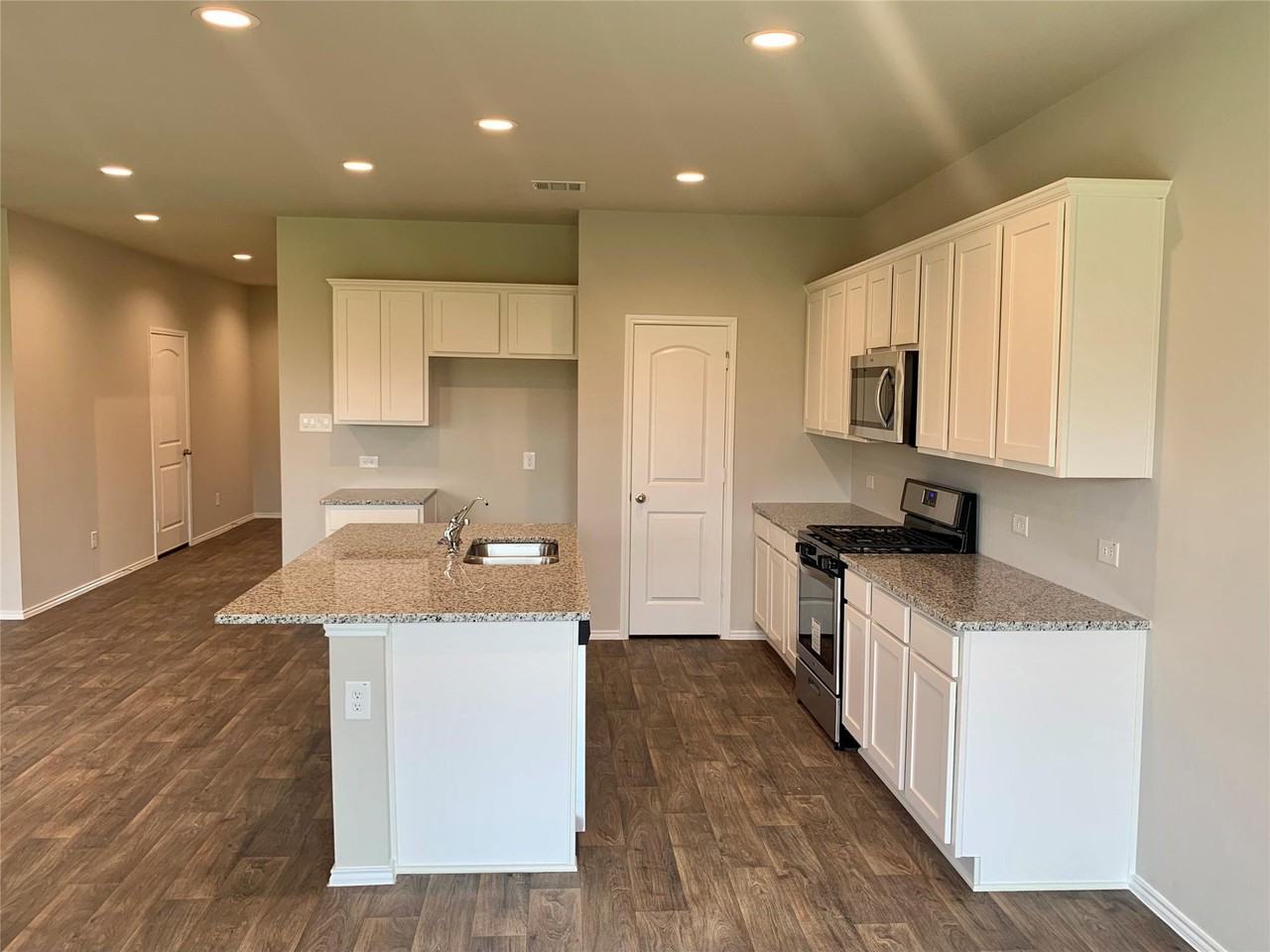 4227 Isoletta Ct - Photo 4 of 14