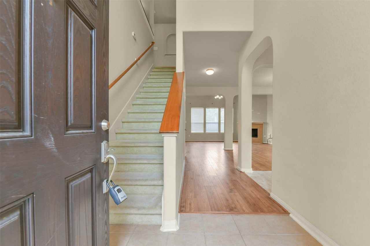 1120 Lasso Ct - Photo 5 of 29