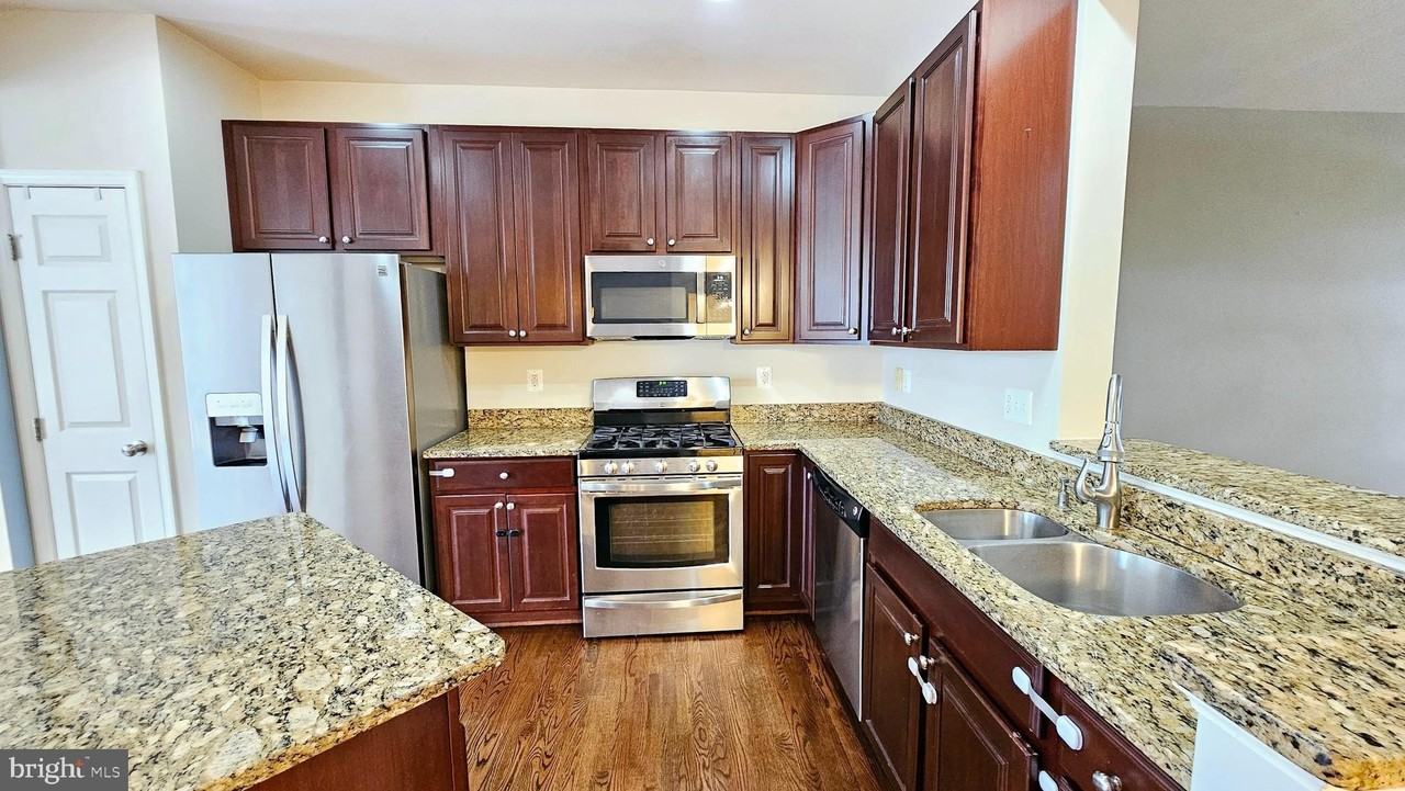 3504 Tabard Ln - Photo 6 of 33